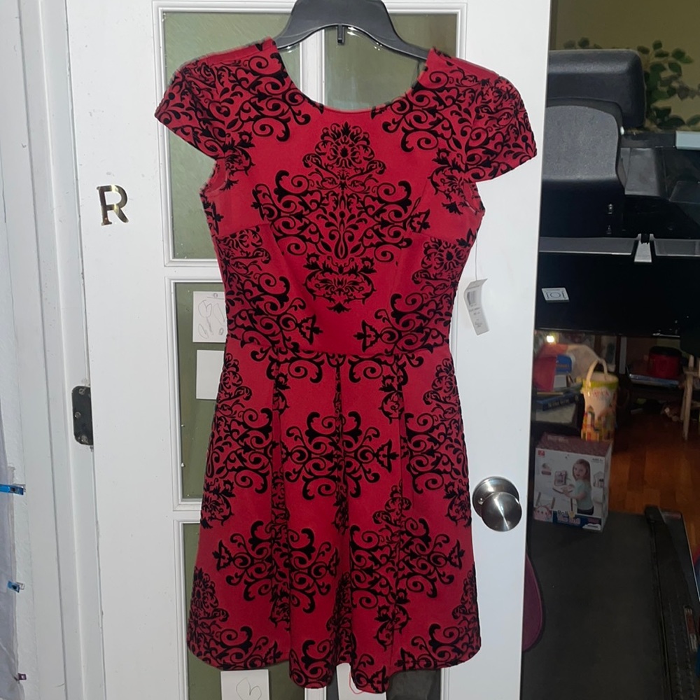 NWT, red w/black felt design cocktail dress. Size 5/6